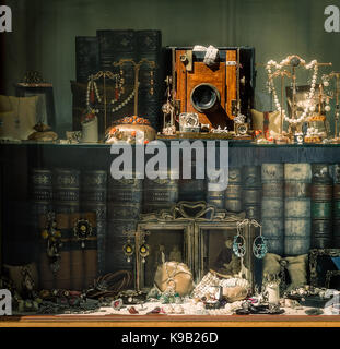 Schmuck Anzeige im Fenster Stockfoto