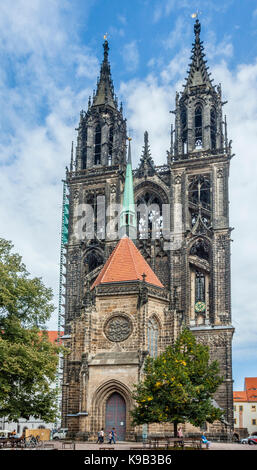 Deutschland, Sachsen, Meißen, Cathedral Square, Blick auf den Meißner Dom, westliche Fassade mit Prince's Kapelle auf Castle Hill Stockfoto