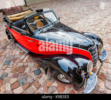 Deutschland, Sachsen, Meißen, IFA cabrio Oldtimer am Cathedral Square, der Albrechtsburg Hill Stockfoto