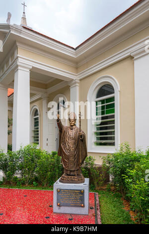 Bronzestatue von Papst Johannes Paul II., Singapur Stockfoto