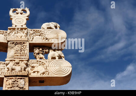 Großen buddhistischen Stupa in Sanchi, Madhya Pradesh, Indien. Detail der Gate Stockfoto