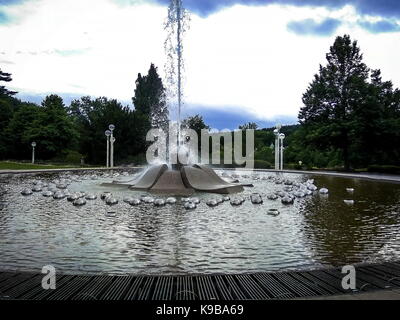 Singende Fontäne und Kolonnade - kleinen westböhmischen Kurort Marianske Lazne (Marienbad) - Tschechische Republik Stockfoto