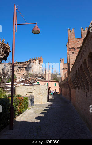 Blick in das Innere der Festung die Burg von Gradara. Gradara, Marken, Italien. Stockfoto