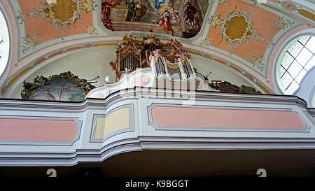 Innenraum der Pfarrkirche St. Martin oder Martinskirche in Garmisch-Partenkirchen, Deutschland Stockfoto