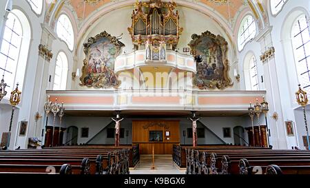Innenraum der Pfarrkirche St. Martin oder Martinskirche in Garmisch-Partenkirchen, Deutschland Stockfoto