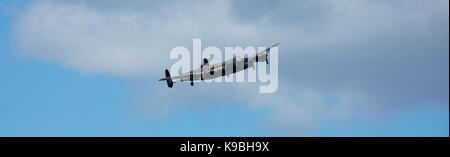 Avro Lancaster Bomber PA 474 der Schlacht um England Memorial Flug über RAF Coningsby, Lincolnshire, Großbritannien - August 2017 Stockfoto