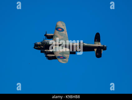 Avro Lancaster Bomber PA 474 der Schlacht um England Memorial Flug über RAF Coningsby, Lincolnshire, Großbritannien - August 2017 Stockfoto