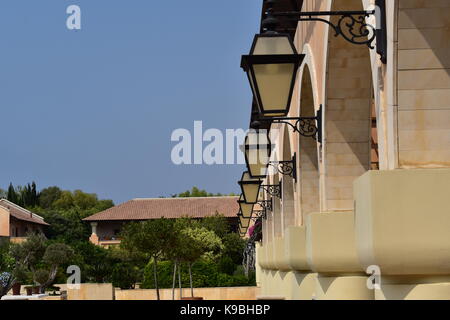 Die schönen Gärten des Elysium Hotel in Paphos, Zypern. Stockfoto