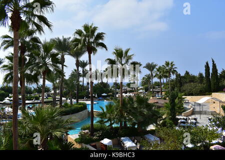 Die schönen Gärten des Elysium Hotel in Paphos, Zypern. Stockfoto