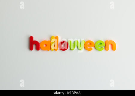Halloween Word in der bunten Kinder Buchstaben Stockfoto