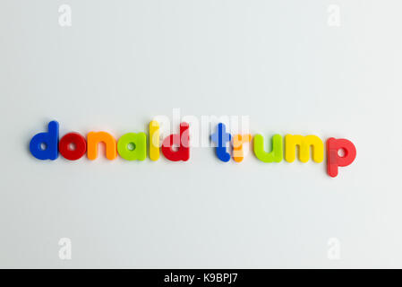 Donald Trump Wörter im bunten Kinder Buchstaben Stockfoto