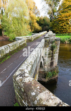 Essex Bridge ist ein Grad I packesel Brücke über den Fluss Trent in der Nähe von Great Haywood, Staffordshire, England aufgeführt Stockfoto