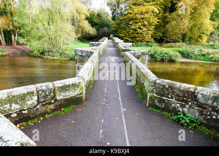 Essex Bridge ist ein Grad I packesel Brücke über den Fluss Trent in der Nähe von Great Haywood, Staffordshire, England aufgeführt Stockfoto