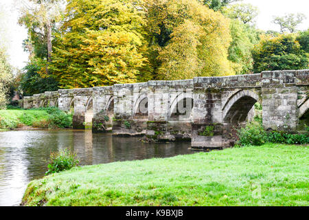 Essex Bridge ist ein Grad I packesel Brücke über den Fluss Trent in der Nähe von Great Haywood, Staffordshire, England aufgeführt Stockfoto