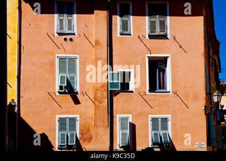 Eine typische Straße in der mittelalterlichen Altstadt, Nizza, Frankreich Stockfoto