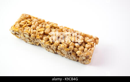 Granola Bars auf weißem Hintergrund Stockfoto