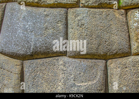 Ruinen von Sacsayhuaman, Cuzco, Peru. Sacsayhuaman - Festung im Norden von Cusco - megalithische Strukturen, die letzte Festung der Inkas. Stockfoto