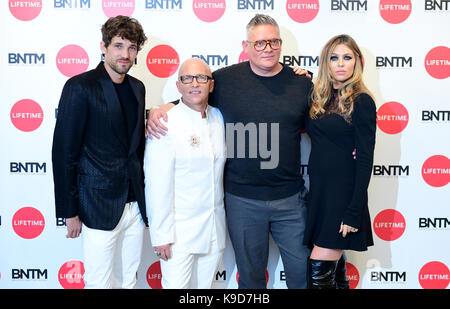 Richter Max Rogers, Nicky Johnston, Giles Deacon und Abbey Clancy und die Teilnahme an der britischen Next Top Model Fotoshooting im Store Studios in London. Stockfoto