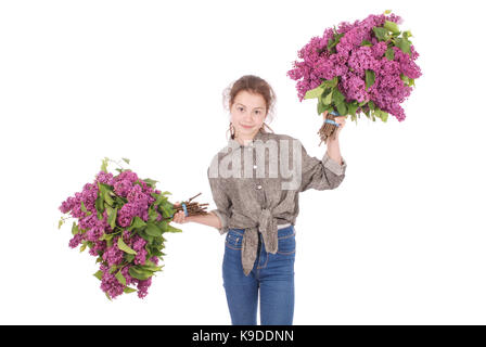 Junges Mädchen mit Flieder in beiden Händen. auf weißem Hintergrund Stockfoto