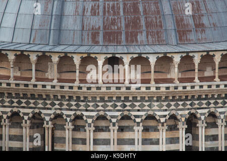 Italien, Siena - 26. Dezember 2016: Die Nahaufnahme der auf die Kuppel des Duomo di Siena. Kathedrale Santa Maria Assunta am 26. Dezember Stockfoto