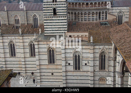 Italien, Siena - 26. Dezember 2016: Die detaillierte Ansicht von facciatone Duomo di Siena oder der Metropolitan Kathedrale Santa Maria Assunta am 26. Dezember 2 Stockfoto