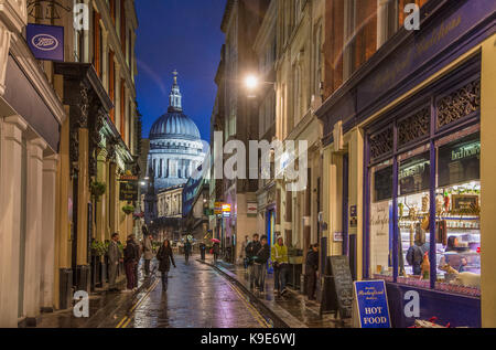 Watling Street, St. Paul's Cathedral, London, Großbritannien Stockfoto