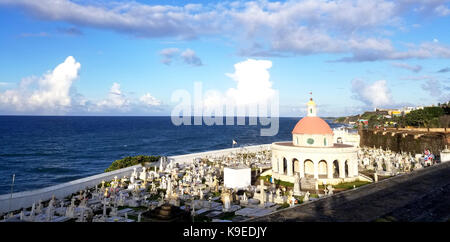 SAN JUAN, Puerto Rico - SEP, 2017: Überblick über die cementerio de Santa Maria Magdalena de Pazzis Friedhof in San Juan, Puerto Rico mit der alten Sp Stockfoto