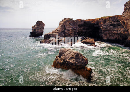 Felsigen Klippen über dem Schwarzen Meer in Bulgarien, in der Nähe von schabla (Szabla) und Tyulenovo (tulenovo) - verborgenes Juwel der bulgarischen Seestücke Stockfoto