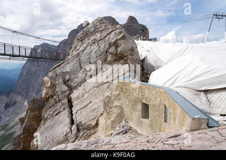 RAMSAU AM DACHSTEIN, Österreich - 17. August: Touristen zu Fuß auf der Austrias höchste Hängebrücke Dachstein Hängebrücke am 17. August 2017 im Ra Stockfoto