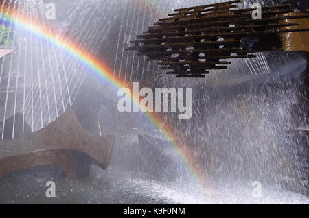 Captain Cook Brunnen, Stadtpark, Newcastle, New South Wales, Australien: spray Forming ein Regenbogen Stockfoto