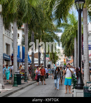 Philipsburg, Sint Maarten. Front Street Street Scene. Stockfoto