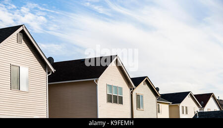 Eine Reihe von Wohnungen in eine neue Entwicklung. Snoqualmie Ridge, Washington, USA. Stockfoto