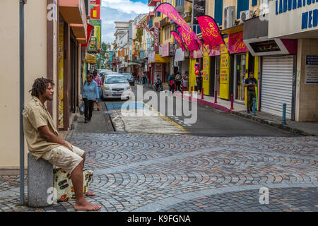 Fort-de-France, Martinique. Street Scene, Läden, Geschäfte, Menschen. Stockfoto