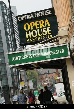 Zeichen außerhalb des Opera House Manchester auf die Quay Street in der Stadt Manchester England GB UK 2016 Stockfoto