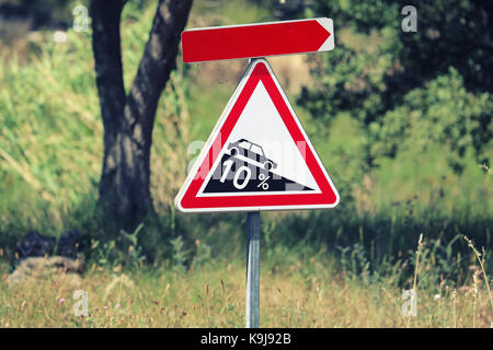 Französische Warnschild über Rückgang Stockfoto