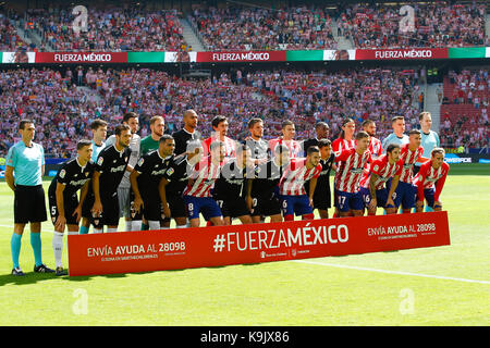 Schweigeminute für die Opfer der Erdbeben in Mexiko La Liga zwischen Atletico de Madrid gegen FC Sevilla an der Wanda Metropolitano Stadion in Madrid, Spanien, 22. September 2017. Credit: Gtres Información más Comuniación auf Linie, S.L./Alamy leben Nachrichten Stockfoto