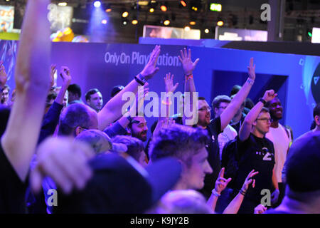 Birmingham, Großbritannien. 23. September 2017. Gamer und Cosplayer vereinen und testen Sie die neuesten Versionen der EGX 2017 Veranstaltung, Birmingham, Vereinigtes Königreich, Credit: Rosanna Marie Saracino/Alamy leben Nachrichten Stockfoto