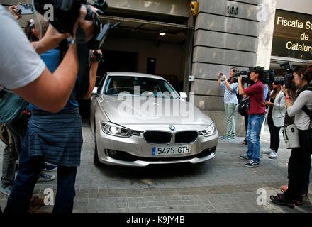Barcelona, Spanien. 23. September 2017. Superior Staatsanwalt von Katalonien, Jose Maria Romero de Tejada Verlassen der High Court von Katalonien nach der Bestellung, die Mossos d'Esquadra (katalanischen autonomen Polizei) sind unter der Hand des Ministeriums des Innern das illegale Referendum vom 1-O. zu vermeiden. In Barcelona, am Samstag, den 23. September 2017. Credit: Gtres Información más Comuniación auf Linie, S.L./Alamy leben Nachrichten Stockfoto