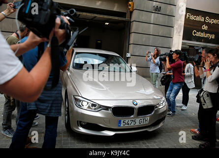 Barcelona, Spanien. 23. September 2017. Superior Staatsanwalt von Katalonien, Jose Maria Romero de Tejada Verlassen der High Court von Katalonien nach der Bestellung, die Mossos d'Esquadra (katalanischen autonomen Polizei) sind unter der Hand des Ministeriums des Innern das illegale Referendum vom 1-O. zu vermeiden. In Barcelona, am Samstag, den 23. September 2017. Credit: Gtres Información más Comuniación auf Linie, S.L./Alamy leben Nachrichten Stockfoto