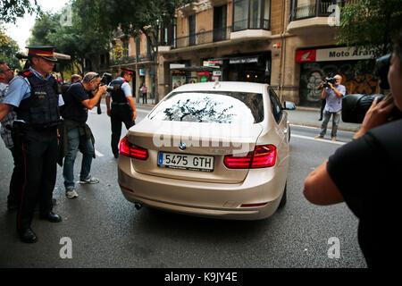 Barcelona, Spanien. 23. September 2017. Superior Staatsanwalt von Katalonien, Jose Maria Romero de Tejada Verlassen der High Court von Katalonien nach der Bestellung, die Mossos d'Esquadra (katalanischen autonomen Polizei) sind unter der Hand des Ministeriums des Innern das illegale Referendum vom 1-O. zu vermeiden. In Barcelona, am Samstag, den 23. September 2017. Credit: Gtres Información más Comuniación auf Linie, S.L./Alamy leben Nachrichten Stockfoto