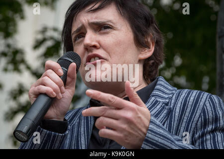 London, Großbritannien. 23. September 2017. Anne Marie Gewässer, die UKIP Candidate und Direktor der Scharia Watch UK spricht bei "Der letzte Tag der Stille' anti-Islamisierung Rallye in Whitehall © Guy Corbishley/Alamy leben Nachrichten Stockfoto