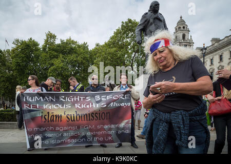 London, Großbritannien. 23. September 2017. "Der letzte Tag der Stille' anti-Islamisierung Protest und Kundgebung in Whitehall. Credit: Guy Corbishley/Alamy leben Nachrichten Stockfoto