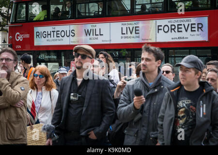 London, Großbritannien. 23. September 2017. "Der letzte Tag der Stille' anti-Islamisierung Protest und Kundgebung in Whitehall. Credit: Guy Corbishley/Alamy leben Nachrichten Stockfoto