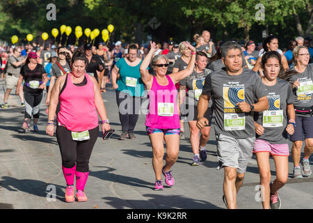 Montreal, Kanada. 23 Sep, 2017. 5-km-Läufer in Montreal Oasis Rock'n'Roll 5 km Rennen Credit: Marc Bruxelle/Alamy leben Nachrichten Stockfoto