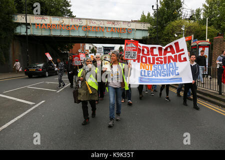 London, Großbritannien. 23. September 2017. Die Demonstranten fordern mehr menschenwürdige Sozialwohnungen in Haringey und in London zur Verfügung gestellt. Penelope Barritt/Alamy leben Nachrichten Stockfoto