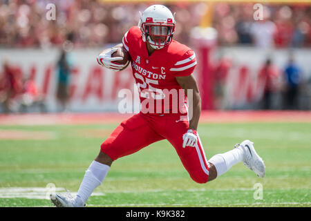 Houston, TX, USA. 23 Sep, 2017. Houston Cougars zurück laufen Dillon Birden (25) trägt den Ball im 2. Quartal eine NCAA Football Spiel zwischen der Texas Tech-roten Räuber und der Universität von Houston Cougars bei tdecu Stadion in Houston, TX. Trask Smith/CSM/Alamy leben Nachrichten Stockfoto