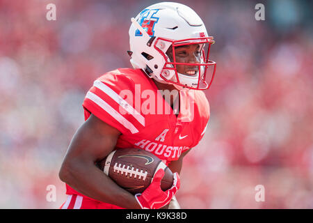 Houston, TX, USA. 23 Sep, 2017. Houston Cougars Empfänger D'Eriq König (4) Läuft für einen Touchdown im zweiten Quartal eine NCAA Football Spiel zwischen der Texas Tech-roten Räuber und der Universität von Houston Cougars bei tdecu Stadion in Houston, TX. Trask Smith/CSM/Alamy leben Nachrichten Stockfoto