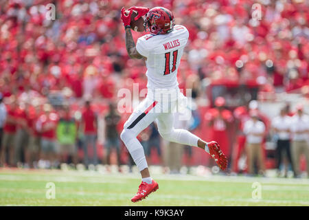 Houston, TX, USA. 23 Sep, 2017. Texas Tech-roten Räuber wide receiver Derrick Willies (11) macht eine Verriegelung während des 1. Quartals ein NCAA Football Spiel zwischen der Texas Tech-roten Räuber und der Universität von Houston Cougars bei tdecu Stadion in Houston, TX. Trask Smith/CSM/Alamy leben Nachrichten Stockfoto