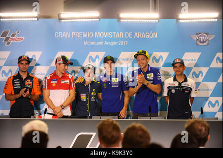 #44 Miguel Oliveira (Por) Red Bull KTM Ajo KTM #46 Valentino Rossi (Italienisch) Movistar Yamaha MotoGP Yamaha #25 Maverick Viñales (Spanisch) Movistar Yamaha MotoGP n Yamaha #99 Jorge Lorenzo (Spanisch) Ducati Team Ducati #88 Jorge Martin (Spa) Del Conca Gresini Moto3 Honda und Ana Carrasco in der Qualifying-Pressekonferenz Des Gran Premio Movistar de Aragon, Rennstrecke von Alcañiz, Spanien. Samstag, 23. september 2017. Credit: Gtres Información más Comuniación on line, S.L./Alamy Live News Stockfoto