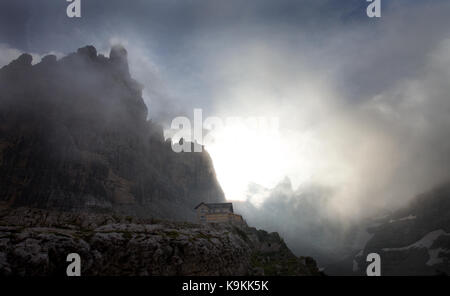 Tuckett und Sella Hütte in die Brenta Dolomiten, Italien. Stockfoto